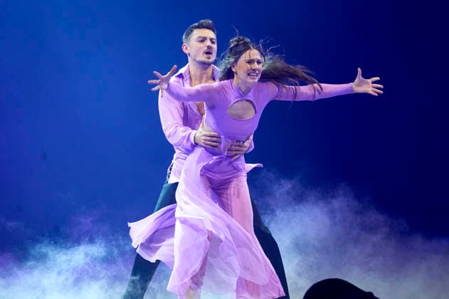 Ann-Kathrin Bendixen und Zsolt Sandor Cseke bei Let s Dance - Die Live-Tour 2025 in der ZAG Arena. Hannover, 25.11.2025 Foto:xU.xStammx xFuturexImagex dance_5128