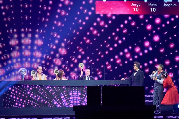 Jorge Gonzalez, Motsi Mabuse, Joachim Llambi, Daniel Hartwich, Mark Keller und Kathrin Menzinger bei Let s Dance - Die Live-Tour 2025 in der ZAG Arena. Hannover, 25.11.2025 Foto:xU.xStammx xFuturexImagex dance_5153