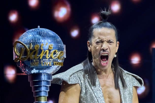 Jorge Gonzalez bei Let s Dance - Die Live-Tour 2025 in der ZAG Arena. Hannover, 25.11.2025