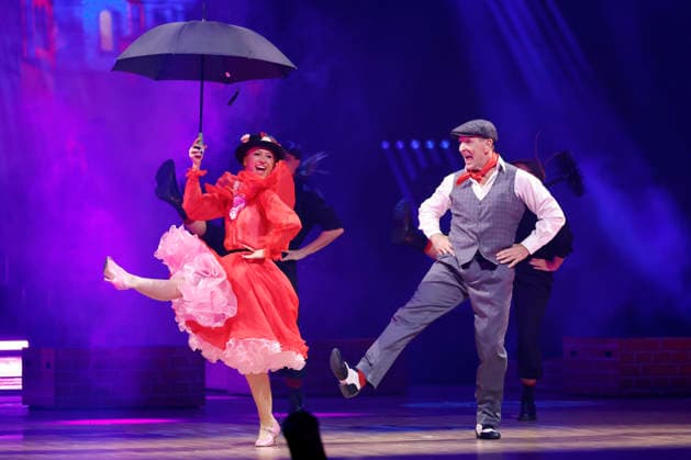 Schauspieler Mark Keller und Tänzerin Kathrin Menzinger bei Lets Dance - Die Live Tour in der Lanxess-Arena. Köln, 26.11.2025 NRW Deutschland Copyright: xChristophxHardtx