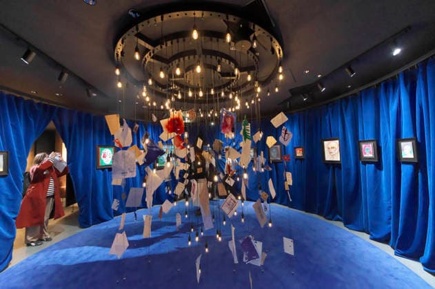 Kunstwerke von Johnny Depp in der Ausstellung A Bunch of Stuff -Tokyo im NEWoMan Takanawa. Tokio, 27.11.2025