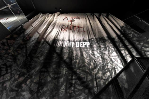 Kunstwerke von Johnny Depp in der Ausstellung A Bunch of Stuff -Tokyo im NEWoMan Takanawa. Tokio, 27.11.2025