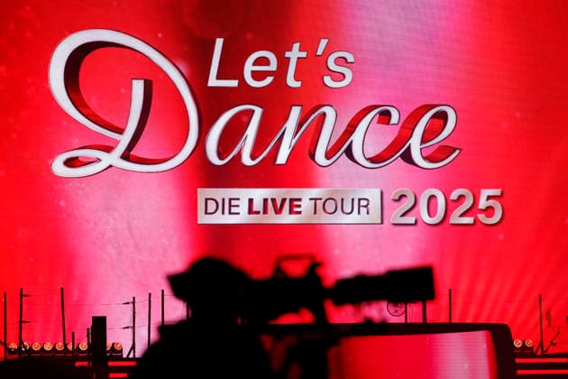 Das Logo der Lets Dance Live Tour 2025 zu sehen bei Lets Dance - Die Live Tour in der Lanxess-Arena. (Themenbild, Symbolbild) Köln, 26.11.2025 NRW Deutschland Copyright: xChristophxHardtx