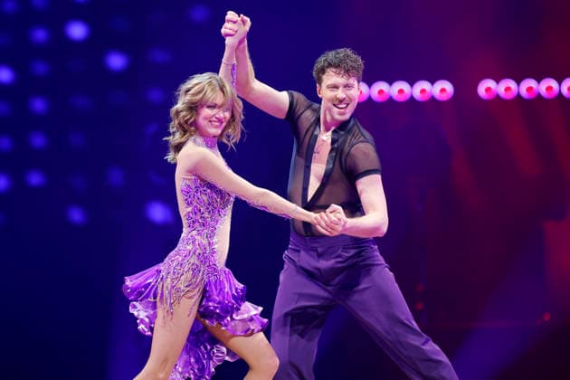 Sängerin Ella Endlich und Profitänzer Valentin Lusin bei Lets Dance - Die Live Tour in der Lanxess-Arena. Köln, 26.11.2025 NRW Deutschland Copyright: xChristophxHardtx
