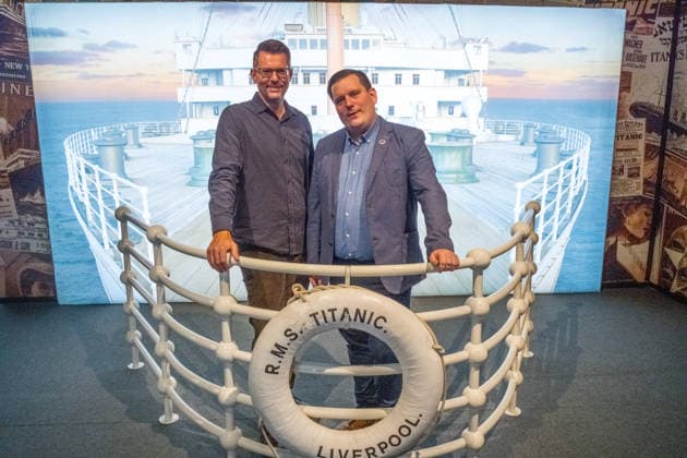 Die Ausstellung Titanic Eine immersive Reise öffnet am 28. November in Leipzig ihre Türen. Gezeigt werden Originalartefakte der RMS Titanic und ihres Schwesternschiffs Olympic sowie aufwendig inszenierte Filmrequisiten aus James Camerons Titanic. Zu den Highlights zählt ein seltener Deckstuhl vom Promenadendeck des 1912 verunglückten Ozeandampfers. Titanic Ausstellung Leipzig
