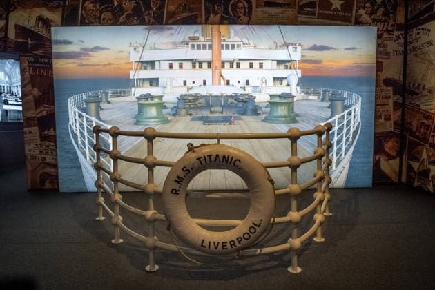 Die Ausstellung Titanic Eine immersive Reise öffnet am 28. November in Leipzig ihre Türen. Gezeigt werden Originalartefakte der RMS Titanic und ihres Schwesternschiffs Olympic sowie aufwendig inszenierte Filmrequisiten aus James Camerons Titanic. Zu den Highlights zählt ein seltener Deckstuhl vom Promenadendeck des 1912 verunglückten Ozeandampfers. Titanic Ausstellung Leipzig