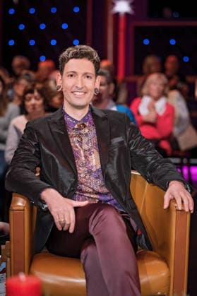 MDR - Riverboat. Antiquitätenhändler Fabian Kahl anläßlich der Aufzeichnung der MDR - Talkshow Riverboat am 27.11.2025 in der Mediacity Leipzig. 20251127SFL0027