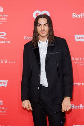 Award - 27. GQ Men of the Year Award 2025 - Badchieff (Shivan Darouiche) beim 27. GQ Men of the Year Award im Metropol am 27.11.2025 inBerlin Copyright: xEventpressxKochanx