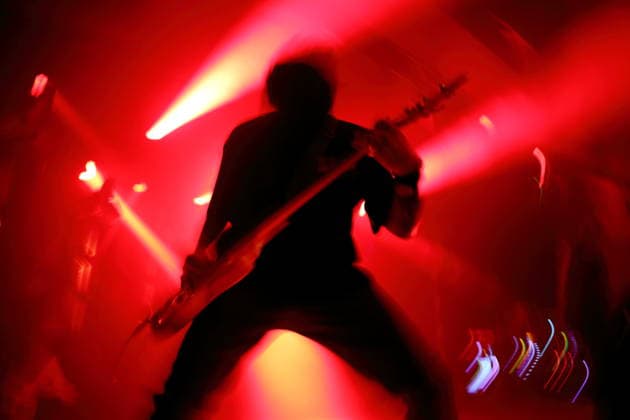 Josh Billimoria von der Band Thousand Below bei einem Konzert als Support für Adept im Astra Kulturhaus in Berlin, 27. November 2025. Thousand Below Konzert Berlin