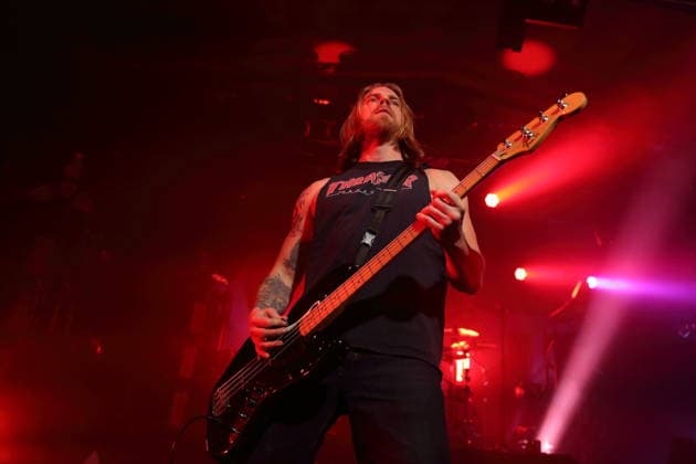 Filip Brandelius von der Band Adept bei einem Konzert im Astra Kulturhaus in Berlin, 27. November 2025. Adept Konzert Berlin