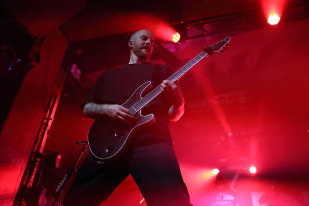 Kasper Larcombe-Tronstad von der Band Adept bei einem Konzert im Astra Kulturhaus in Berlin, 27. November 2025. Adept Konzert Berlin