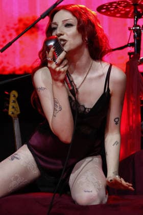 FOTO IPP MIPA MILANO 27 11 2025 CONCERTO SOPHIE AND THE GIANTS NELLA FOTO : LA CANTANTE SOPHIE LOUISE SCOTT Italy Photo Press - World Copyright
