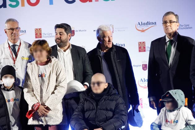 Laying of the first stone of the Aladina Pediatric Gymnasium 2I D The President of the Regional Government, Fernando López Miras, the actor Richard Gere and the Mayor of Murcia, José Ballesta, during the laying of the first stone of the Aladina Pediatric Gymnasium, at the Virgen de La Arrixaca Maternity Hospital, November 28, 2025, in Murcia Spain The act consists of laying the first stone of what will be the largest pediatric oncology gymnasium in Spain, of about 400 square meters and a budget of around one million euros NOVEMBER 28, 2025 GERE ACTOR GYMNASIO FUNDACIÓN ALADINA NIÑOS ONCOLOGÍA PIXELADA Murcia Murcia Espana  Copyright: xEduxBotellax 7134179