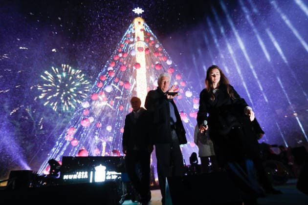 Switching on the Christmas lights in Murcia Actor Richard Gere participates in the lighting of the Great Christmas Tree of Murcia 2025, on November 28, 2025, in Murcia Spain Along with the mayor, the children of the Aladina Foundation, its president, Paco Arango, and its director, Ishtar Espejo, as well as Richard Gere, participate in the lighting, co-president of The Gere Foundation This event, as well as the previous one to lay the first stone of the Aladina Pediatric Gymnasium, are focused on raising awareness and funds for children and adolescents with cancer 28 NOVEMBER 2025 LIGHTING OF CHRISTMAS LIGHTS PEDIATRIC FAMOUS FAMOUS CANCER ALADINA FOUNDATION Murcia Murcia Spain  Copyright: xEduxBotellax 7134206