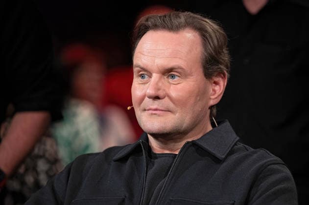 MDR - Riverboat. Schauspieler Devid Striesow anläßlich der Aufzeichnung der MDR - Talkshow Riverboat am 28.11.2025 in der Mediacity Leipzig. 20251128ADO0038