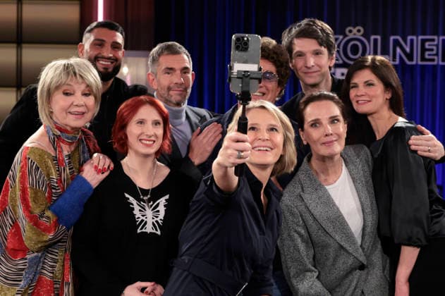 Judy Winter, Agit Kabayel, Lydia Benecke, Micky Beisenherz, Atze Schröder, Susan Link, Sabin Tambrea, Desiree Nosbusch und Alina Armonas-Tambrea bei der Aufzeichnung der WDR-Talkshow Kölner Treff im WDR Studio BS 3. Köln, 28.11.2025