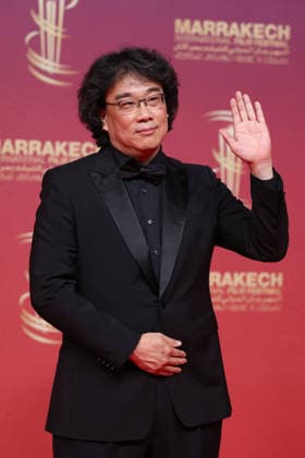 Jury President Bong Joon ho arrives on stage during the Opening Ceremony during the 22nd Marrakech International Film Festival on November 28, 2025 in Marrakech, Morocco Marrakech, Morocco 28 11 2025 451096 2025 11 28 MARRAKECH Morocco  Copyright: xRomualdxMeigneuxx xStarfacex STAR_451096_030