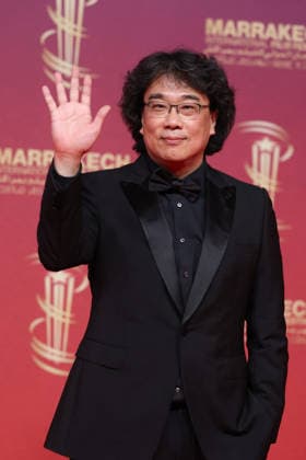 Jury President Bong Joon ho arrives on stage during the Opening Ceremony during the 22nd Marrakech International Film Festival on November 28, 2025 in Marrakech, Morocco Marrakech, Morocco 28 11 2025 451096 2025 11 28 MARRAKECH Morocco  Copyright: xRomualdxMeigneuxx xStarfacex STAR_451096_034