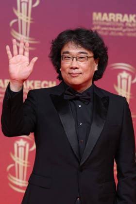 Jury President Bong Joon ho arrives on stage during the Opening Ceremony during the 22nd Marrakech International Film Festival on November 28, 2025 in Marrakech, Morocco Marrakech, Morocco 28 11 2025 451096 2025 11 28 MARRAKECH Morocco  Copyright: xRomualdxMeigneuxx xStarfacex STAR_451096_036