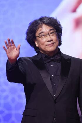 Jury President Bong Joon ho arrives on stage during the Opening Ceremony during the 22nd Marrakech International Film Festival on November 28, 2025 in Marrakech, Morocco Marrakech, Morocco 28 11 2025 451096 2025 11 28 MARRAKECH Morocco  Copyright: xRomualdxMeigneuxx xStarfacex STAR_451096_171