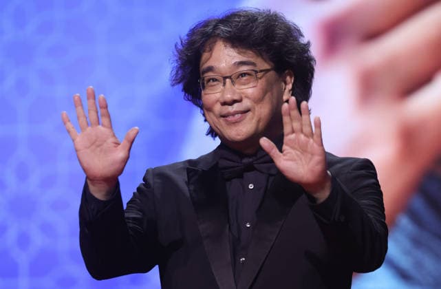 Jury President Bong Joon ho arrives on stage during the Opening Ceremony during the 22nd Marrakech International Film Festival on November 28, 2025 in Marrakech, Morocco Marrakech, Morocco 28 11 2025 451096 2025 11 28 MARRAKECH Morocco  Copyright: xRomualdxMeigneuxx xStarfacex STAR_451096_174