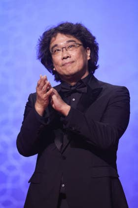 Jury President Bong Joon ho arrives on stage during the Opening Ceremony during the 22nd Marrakech International Film Festival on November 28, 2025 in Marrakech, Morocco Marrakech, Morocco 28 11 2025 451096 2025 11 28 MARRAKECH Morocco  Copyright: xRomualdxMeigneuxx xStarfacex STAR_451096_175