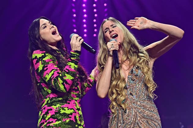 Night of the Proms 2025. Sängerin Vanessa Amorosi und Joss Stone während eines Auftrittes im Rahmen der Night of the Proms 2025 am 28.11.2025 in der SAP-Arena Mannheim. 20251128MWI099920