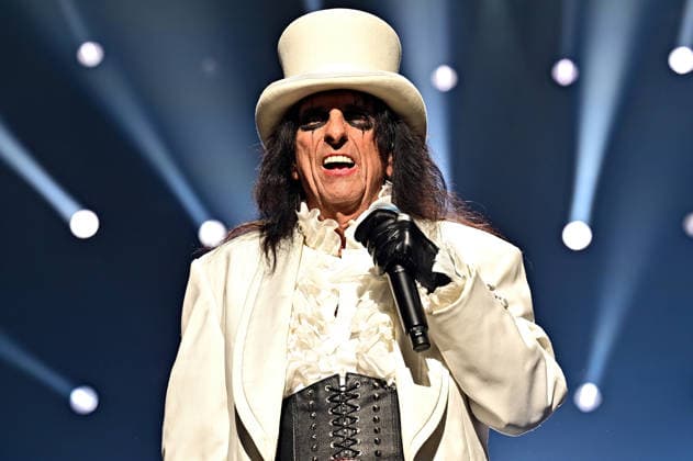 Night of the Proms 2025. Sänger Alice Cooper während eines Auftrittes im Rahmen der Night of the Proms 2025 am 28.11.2025 in der SAP-Arena Mannheim. 20251128MWI100494