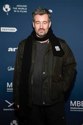 ABBberlin: Christian Schwochow zu Gast auf dem roten Teppich bei der Festival Eroeffnung AROUND THE WORLD IN 14 FILMS im Cinestar Kino in der Kulturbrauerei Berlin am 28.11.2025 Berlin Deutschland