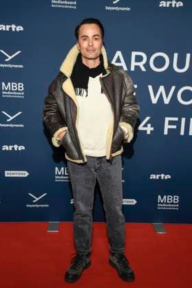 ABBberlin: Nikolai Kinski Schauspieler zu Gast auf dem roten Teppich bei der Festival Eroeffnung AROUND THE WORLD IN 14 FILMS im Cinestar Kino in der Kulturbrauerei Berlin am 28.11.2025 Berlin Deutschland