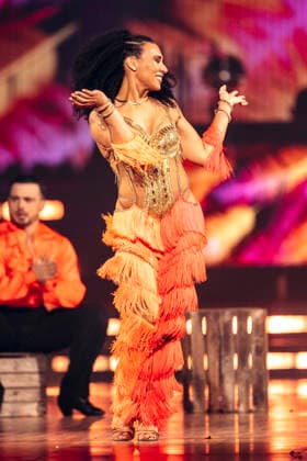 Marie Mouroum bei Let s Dance - Die Live-Tour 2025 in der Messehalle. Erfurt, 28.11.2025