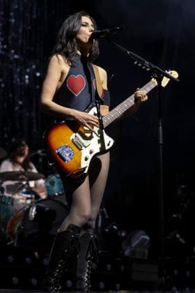 Wolf Alice perform at AO Arena Ellie Rowsell of Wolf Alice performs at AO Arena, Manchester, England, 28th November 2025, Credit:Mike Gray Avalon  Copyright: xMikexGrayx xAvalonx 1055345208