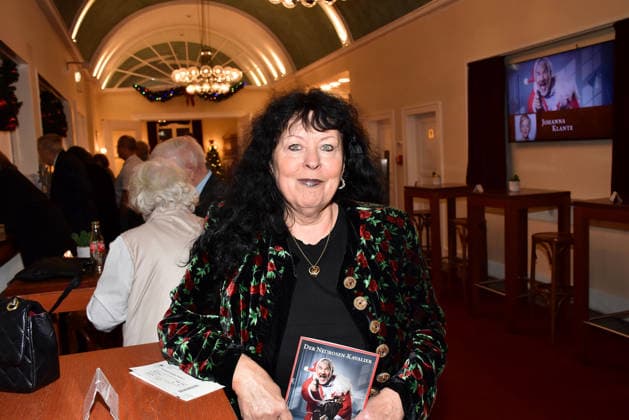 Heike Koefer bei der Der Neurosen-Kavalier Theater Premiere im Schlossparktheater am 29.11.2025 in Berlin Der Neurosen-Kavalier Theater Premiere in Berlin