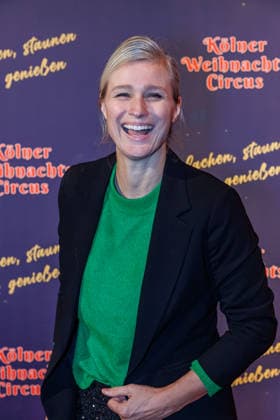 29.11.2025. Köln. Kölner Weihnachtscircus - Für die zehnte Ausgabe hat das Produzenten-Ehepaar Ilja und Katja Smitt ein nagelneues Programm zusammengestellt, das zudem mit 3 großen Ensemblenummern begeistern wird. Mehr als 60 international preisgekrönte Künstler bieten 120 Minuten pures Vergnügen mit viel Humor, poetischen Szenen, perfekter Akrobatik und artistischen Höchstleistungen. Hier am Red Carpet: Britta Heidemann Köln Palastzelt, Deutz-Mülheimer Straße Nordrhein-Westfalen Deutschland