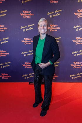 29.11.2025. Köln. Kölner Weihnachtscircus - Für die zehnte Ausgabe hat das Produzenten-Ehepaar Ilja und Katja Smitt ein nagelneues Programm zusammengestellt, das zudem mit 3 großen Ensemblenummern begeistern wird. Mehr als 60 international preisgekrönte Künstler bieten 120 Minuten pures Vergnügen mit viel Humor, poetischen Szenen, perfekter Akrobatik und artistischen Höchstleistungen. Hier am Red Carpet: Britta Heidemann Köln Palastzelt, Deutz-Mülheimer Straße Nordrhein-Westfalen Deutschland
