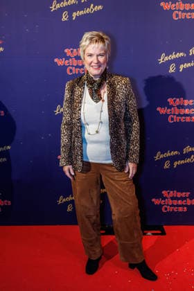 29.11.2025. Köln. Kölner Weihnachtscircus - Für die zehnte Ausgabe hat das Produzenten-Ehepaar Ilja und Katja Smitt ein nagelneues Programm zusammengestellt, das zudem mit 3 großen Ensemblenummern begeistern wird. Mehr als 60 international preisgekrönte Künstler bieten 120 Minuten pures Vergnügen mit viel Humor, poetischen Szenen, perfekter Akrobatik und artistischen Höchstleistungen. Hier am Red Carpet: Birgit Biggi Lechtermann Köln Palastzelt, Deutz-Mülheimer Straße Nordrhein-Westfalen Deutschland