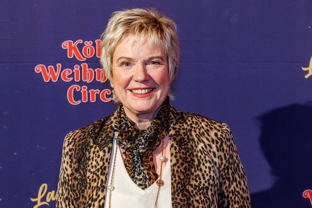 29.11.2025. Köln. Kölner Weihnachtscircus - Für die zehnte Ausgabe hat das Produzenten-Ehepaar Ilja und Katja Smitt ein nagelneues Programm zusammengestellt, das zudem mit 3 großen Ensemblenummern begeistern wird. Mehr als 60 international preisgekrönte Künstler bieten 120 Minuten pures Vergnügen mit viel Humor, poetischen Szenen, perfekter Akrobatik und artistischen Höchstleistungen. Hier am Red Carpet: Birgit Biggi Lechtermann Köln Palastzelt, Deutz-Mülheimer Straße Nordrhein-Westfalen Deutschland