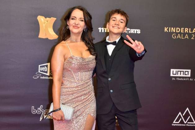 ABBdortmund: Susan Albers Saengerin mit Neo (The Voice Kids) zu Gast auf dem roten Teppich bei der Kinderlachen Gala 2025 in der Westfalenhalleam 29.11.2025 in Dortmund NRW Deutschland