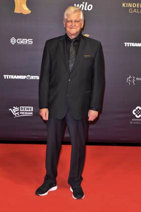 ABBdortmund: Dieter Wiesner zu Gast auf dem roten Teppich bei der Kinderlachen Gala 2025 in der Westfalenhalleam 29.11.2025 in Dortmund NRW Deutschland
