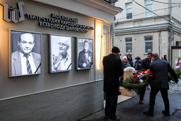 RUSSIA, MOSCOW - NOVEMBER 30, 2025: Portraits of the deceased are seen outside Shilovsky Moscow Theatre Studio in memory of the late actor Vsevolod Shilovsky. Vsevolod Shilovsky passed away on 26 November 2025 at the age of 87 Moscow Russia  - ZUMAt113 20251130_zaa_t113_052 Copyright: xSergeixBulkinx