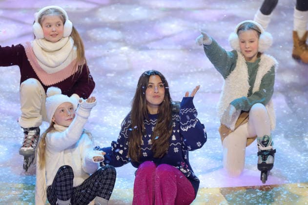 ARD: Das Adventsfest der 100.000 Lichter . Sängerin Vanessa Mai während der ARD Fernsehshow Das Adventsfest der 100.000 Lichter am 29.11.2025 in Suhl. 20251129SBK0069
