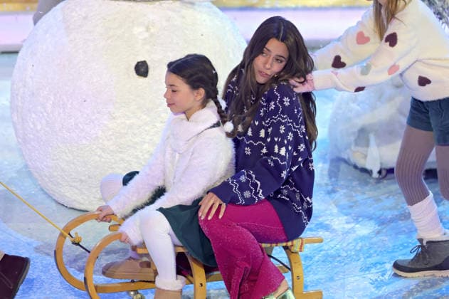 ARD: Das Adventsfest der 100.000 Lichter . Sängerin Vanessa Mai während der ARD Fernsehshow Das Adventsfest der 100.000 Lichter am 29.11.2025 in Suhl. 20251129SBK0071