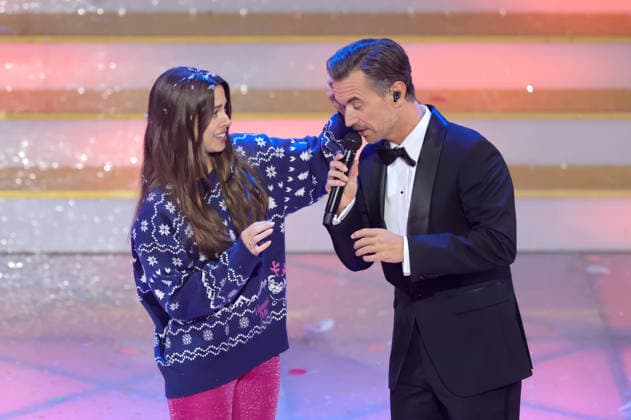 ARD: Das Adventsfest der 100.000 Lichter . Fernsehmoderator Florian Silbereisen und Sängerin Vanessa Mai während der ARD Fernsehshow Das Adventsfest der 100.000 Lichter am 29.11.2025 in Suhl. 20251129SBK0074