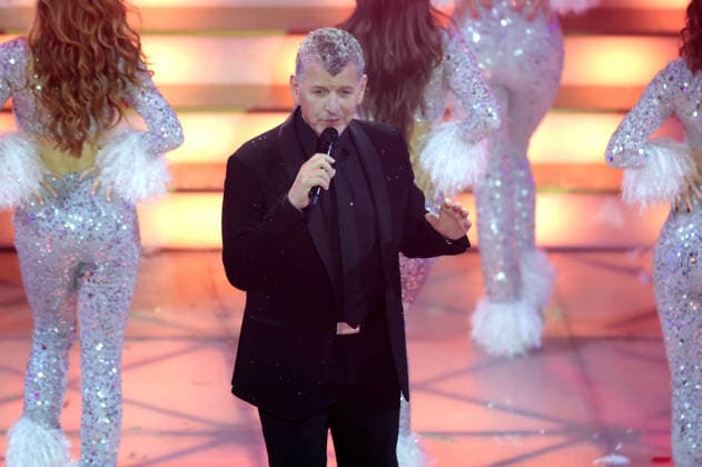 ARD: Das Adventsfest der 100.000 Lichter . Sänger Semino Rossi während der ARD Fernsehshow Das Adventsfest der 100.000 Lichter am 29.11.2025 in Suhl. 20251129SBK0025