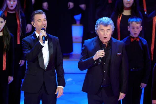 ARD: Das Adventsfest der 100.000 Lichter . Fernsehmoderator Florian Silbereisen und Sänger Andy Borg während der ARD Fernsehshow Das Adventsfest der 100.000 Lichter am 29.11.2025 in Suhl. 20251129SBK0097