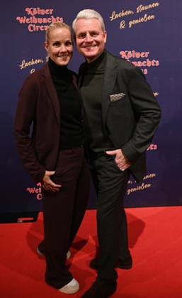 Entertainer Guido Cantz und seine Frau Natalie kommt zur Premiere des 10. Kölner WeihnachtsCircus