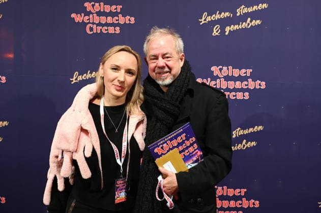 Musiker Helmut Zerlett und seine Frau Natalia kommt zur Premiere des 10. Kölner WeihnachtsCircus