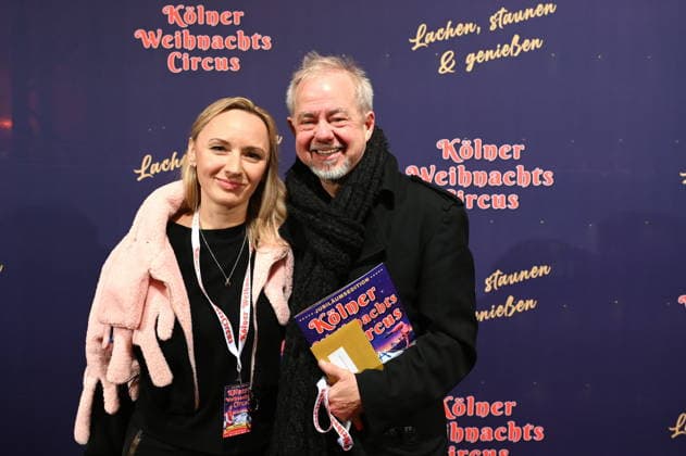 Musiker Helmut Zerlett und seine Frau Natalia kommt zur Premiere des 10. Kölner WeihnachtsCircus