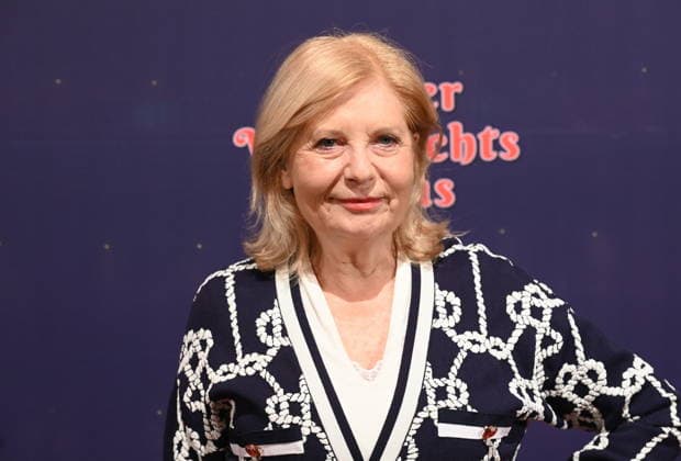 Schauspielerin Sabine Postel kommt zur Premiere des 10. Kölner WeihnachtsCircus