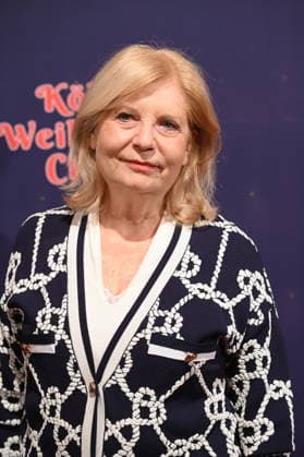 Schauspielerin Sabine Postel kommt zur Premiere des 10. Kölner WeihnachtsCircus
